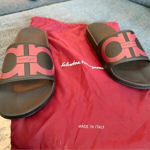 Salvatore Ferragamo Black & Burgundy Logo Slide Sandals. Women 9 Men 7.5